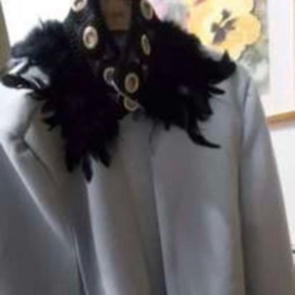 GLAM Feather Detailed Cape - Picture 12 of 12